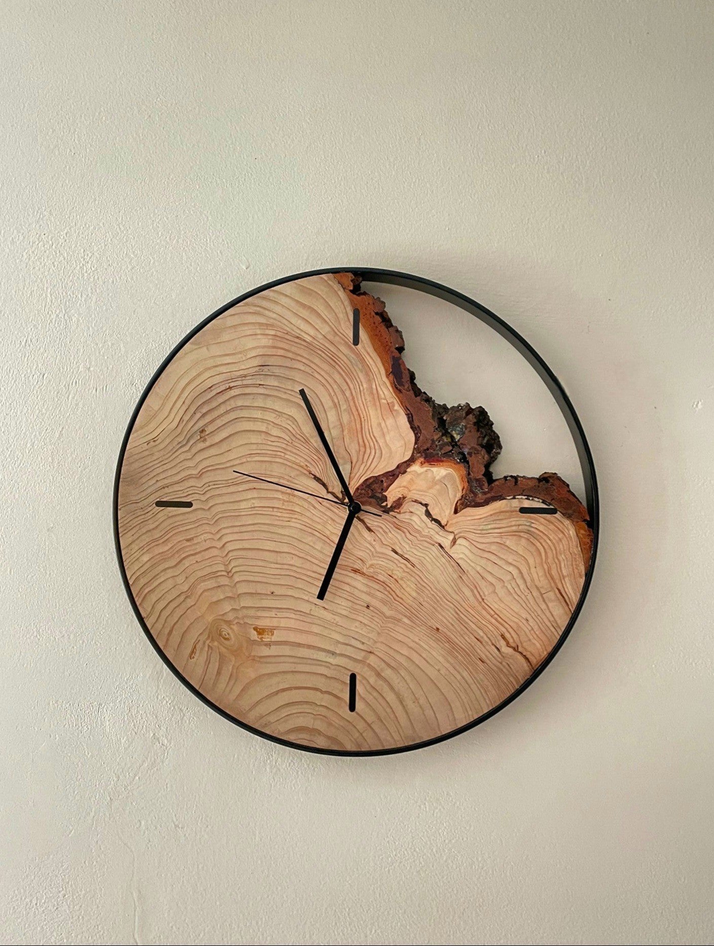 Orologio da parete in legno di Pino e Metallo